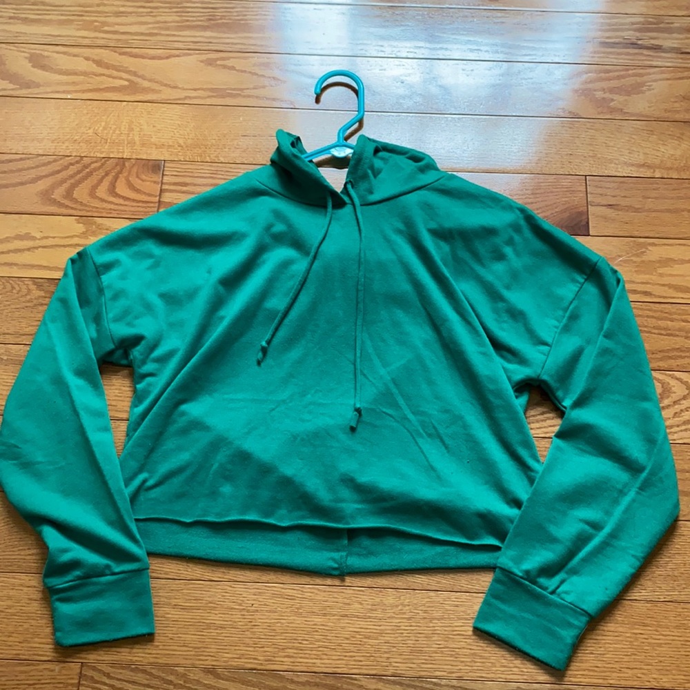 green cropped hoodie